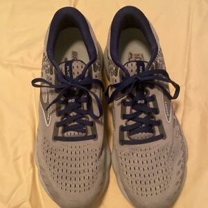 Mens running shoes